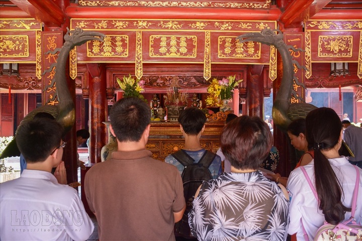 Pupils pray for exam luck at Temple of Literature - 7