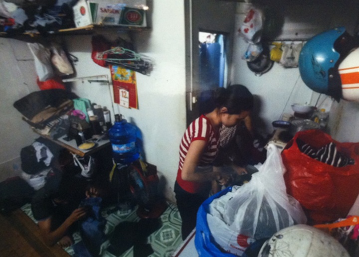 Hanoi hosts photo exhibition “I Love My City” - 8