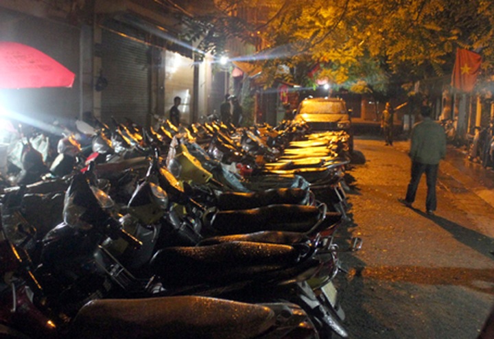 Hanoi clamps down on illegal parking lots - 1