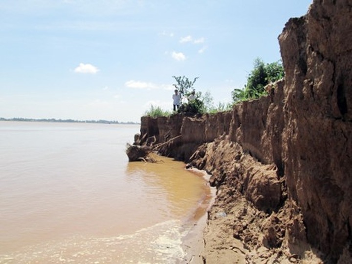 Accelerated erosion threatens homes, income of 700 families - 1