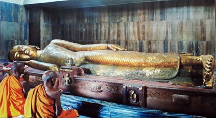 Buddhist photo exhibition opens in Hanoi - 1