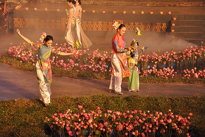 Ao Dai beauty honoured at Hue Festival - 14