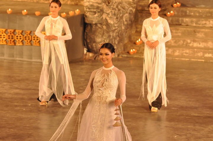 Ao Dai beauty honoured at Hue Festival - 5
