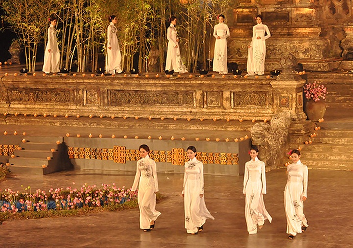 Ao Dai beauty honoured at Hue Festival - 4