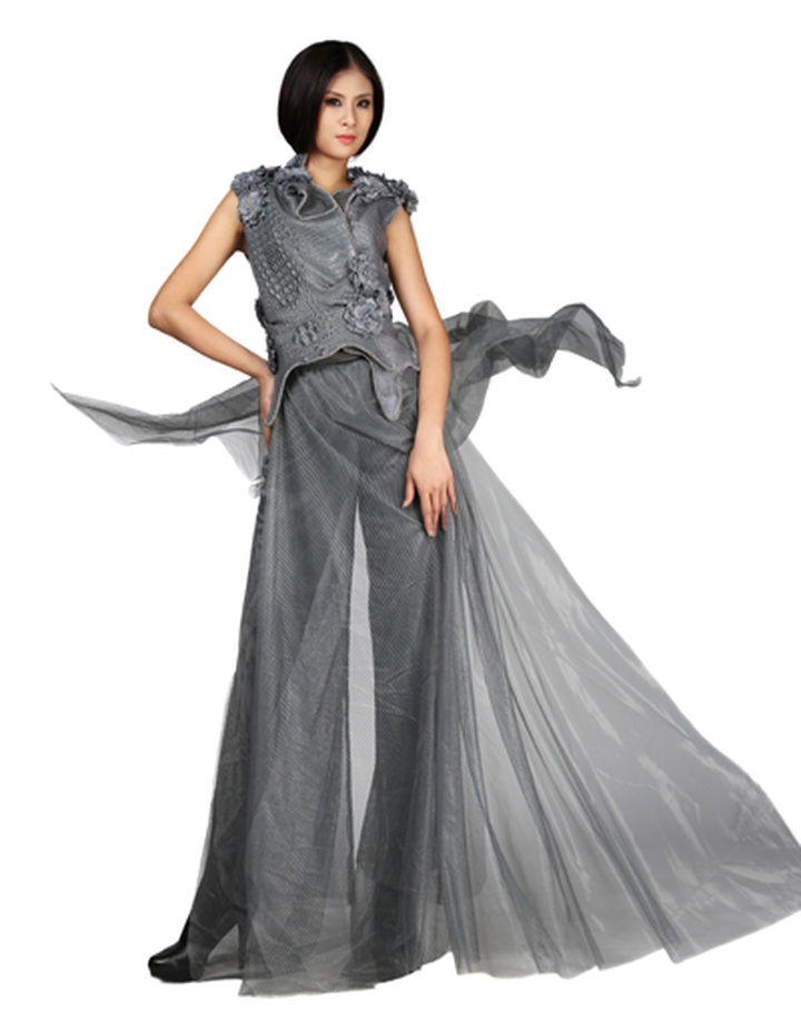 Vietnamese Ao Dai show at the most famous castle in the world - 2 Vietnamese Ao Dai show at the most famous castle in the world - 2