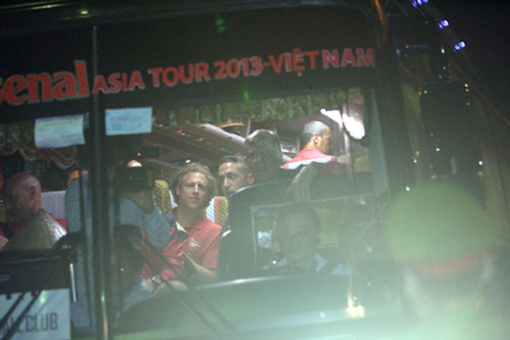 Vietnamese football fans crazy for visiting Arsenal Football Club - 8 Vietnamese football fans crazy for visiting Arsenal Football Club - 8