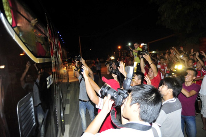Vietnamese football fans crazy for visiting Arsenal Football Club - 5 Vietnamese football fans crazy for visiting Arsenal Football Club - 5