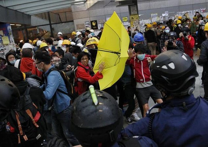 Tensions soar after night of clashes in Hong Kong - 1 Tensions soar after night of clashes in Hong Kong - 1