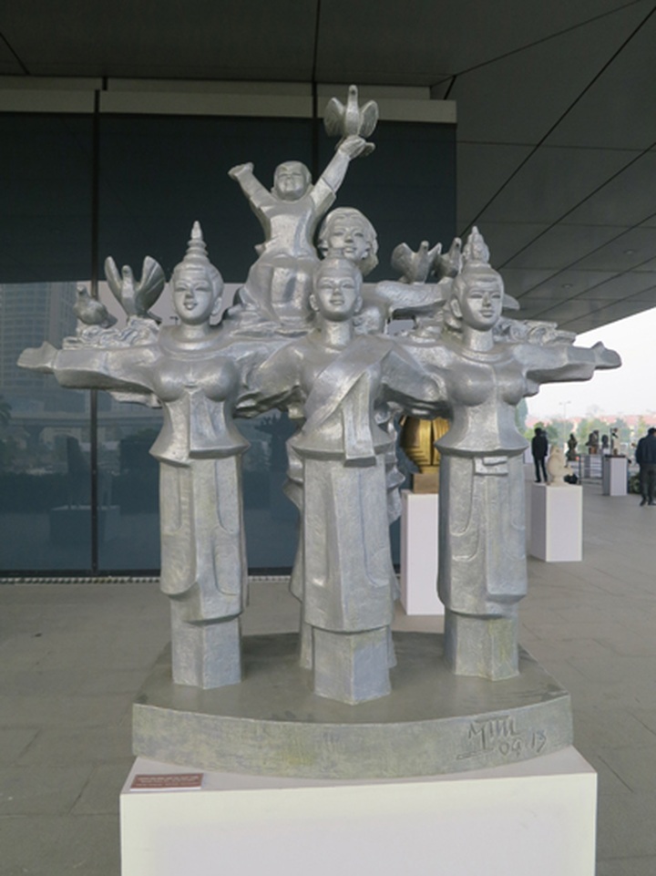 Best sculptures displayed at national exhibition - 3