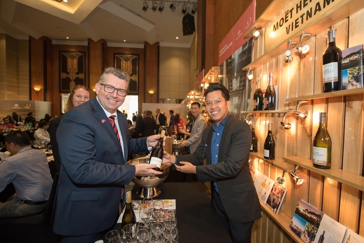 Australian Government celebrates fine Australian wine in Vietnam - 1