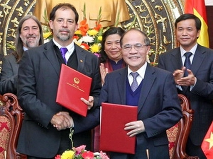 Vietnam, Chile legislatures sign cooperation pact - 1