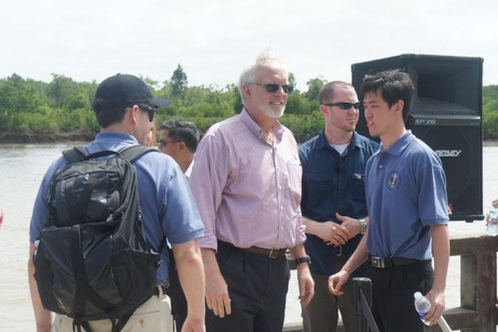 US State Secretary visits old battlefield - 1