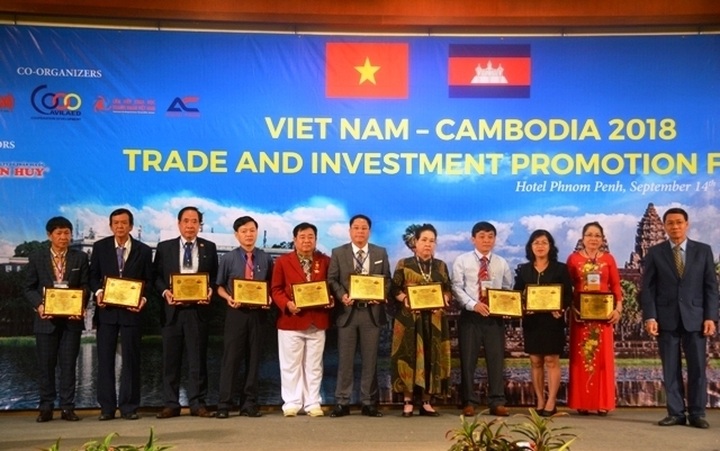 Vietnam - Cambodia trade and investment promotion forum opens - 1