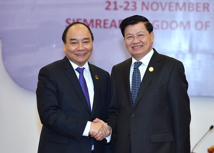 Prime Minister meets Lao counterpart - 1