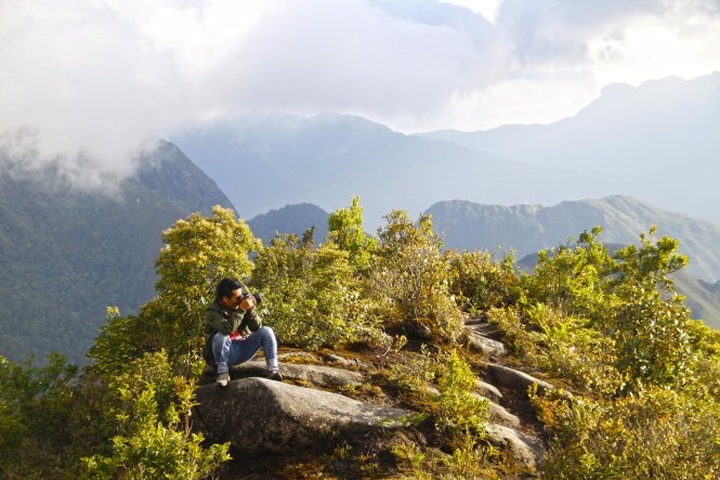 Admiring starry sky on Bach Moc Luong Tu mountain top - 6