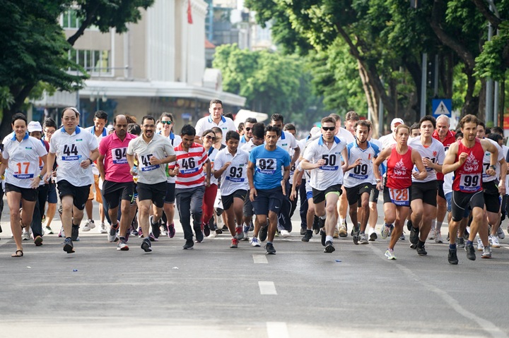 Thousands join Hanoimoi Run for Peace - 2 Thousands join Hanoimoi Run for Peace - 2