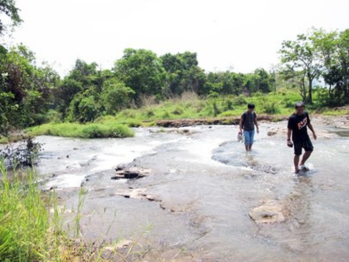 Ia Nhi Waterfall, a sleeping beauty in the jungle - 3
