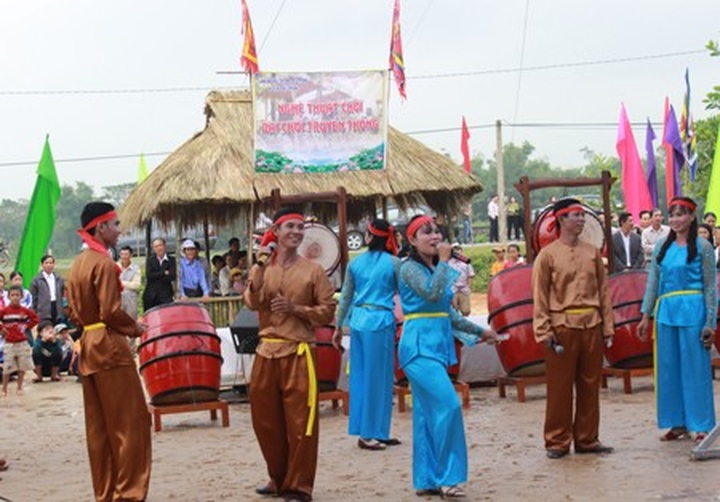 Quang Tri honours traditional bai choi singing - 4 Quang Tri honours traditional bai choi singing - 4