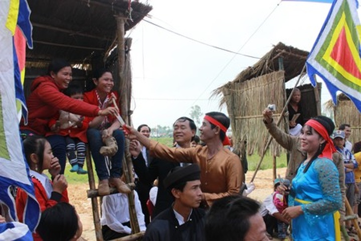Quang Tri honours traditional bai choi singing - 6 Quang Tri honours traditional bai choi singing - 6