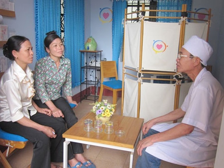 Franchise health services helps poor, rural women - 1