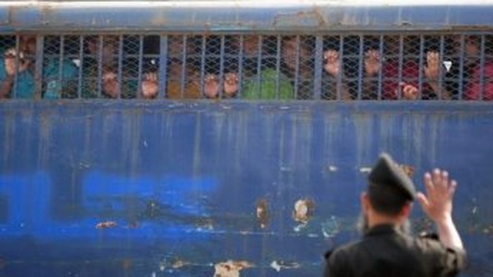 Bangladesh sentences 150 soldiers to death for mutiny - 1