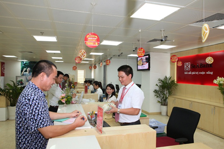 Local banks learn “people strategy” from foreign counterparts - 2