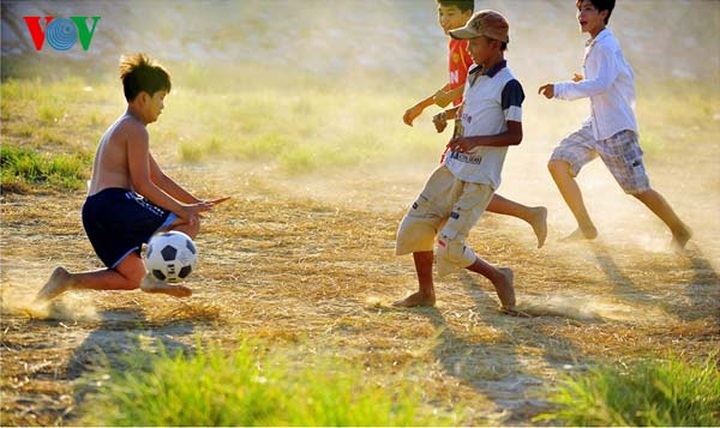 Afternoon football match at Tam Giang Lagoon - 3