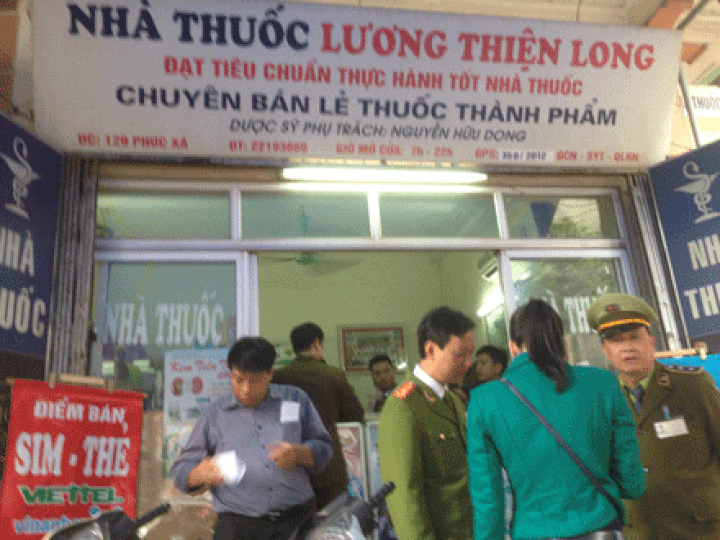 Hanoi police seize hundreds of expired medicines - 1
