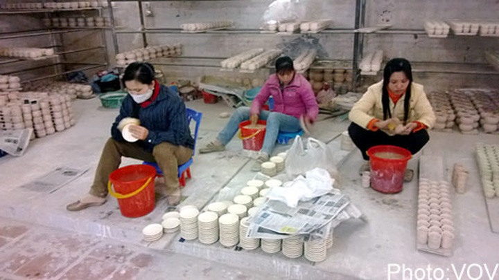 Bat Trang ceramic craft village: a Tet attraction - 2