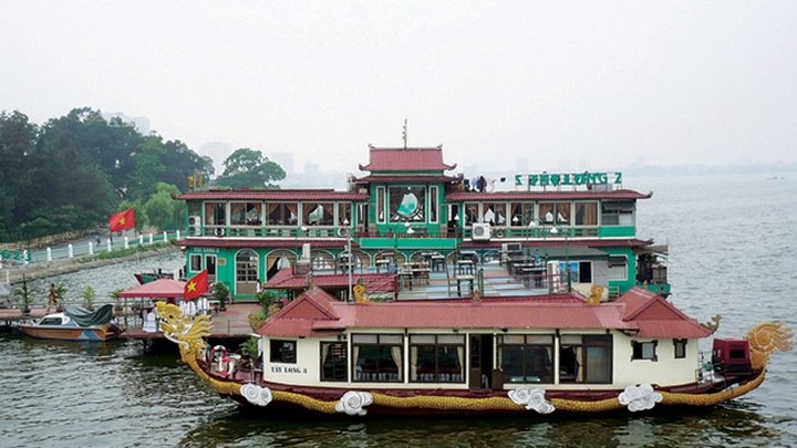 Hanoi suspends West Lake wharf operation - 1 Hanoi suspends West Lake wharf operation - 1