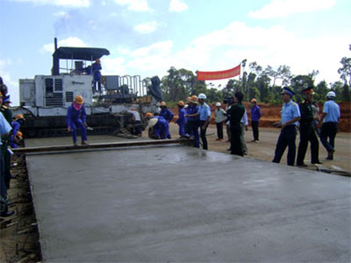 Vietnam opts to build roads out of cement instead of asphalt - 1