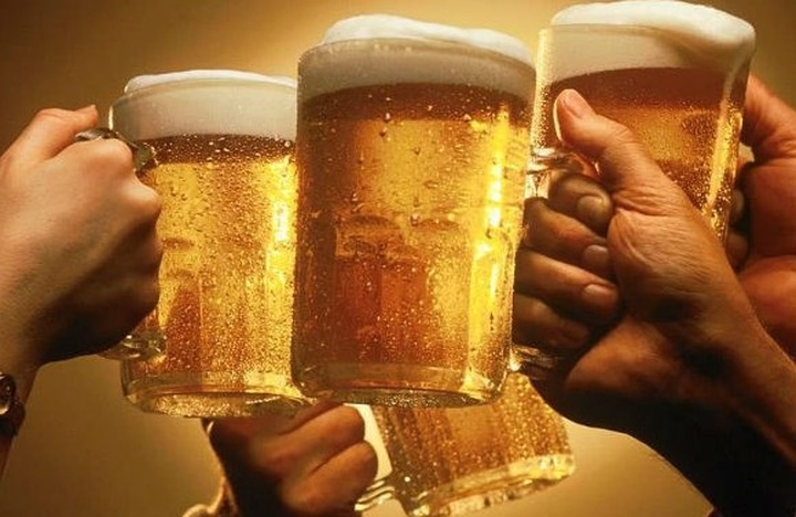 Vietnamese people consume 3 billion litres of beer in 2013 - 1