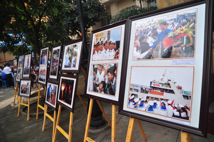 Photo exhibit gives youths tour of Spratly Island history - 1