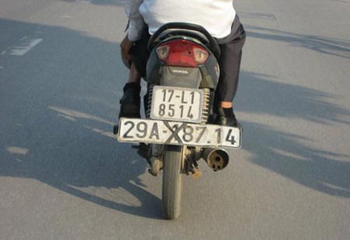 Strange license plates show lax management - 9