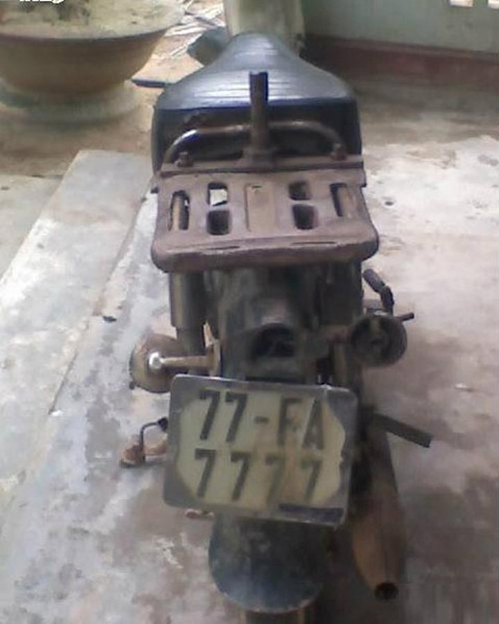 Strange license plates show lax management - 10