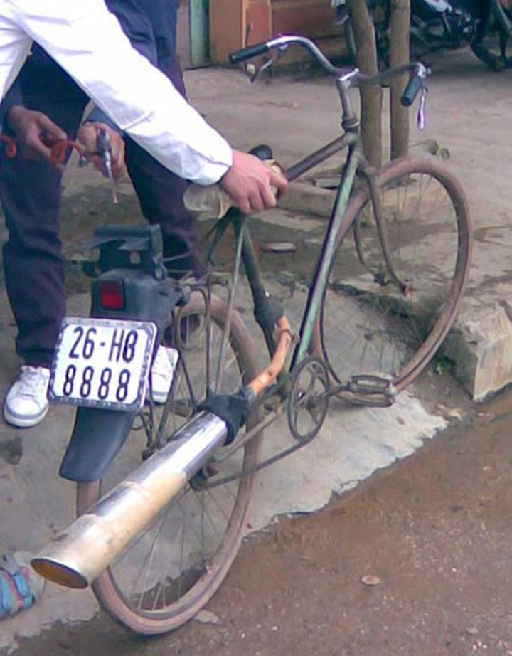 Strange license plates show lax management - 11