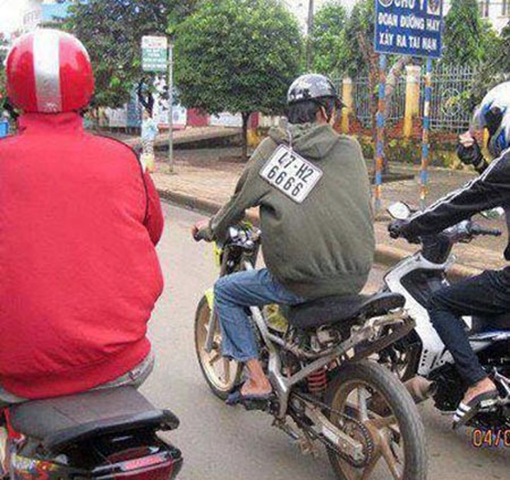 Strange license plates show lax management - 2