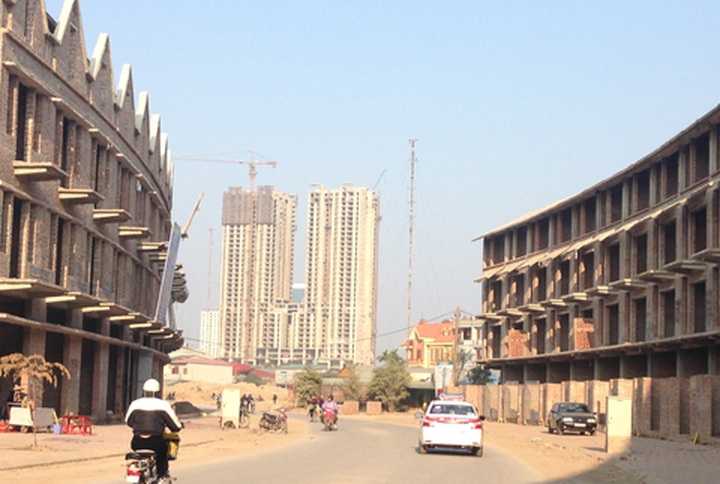 Investors rush to lower luxury house prices - 2