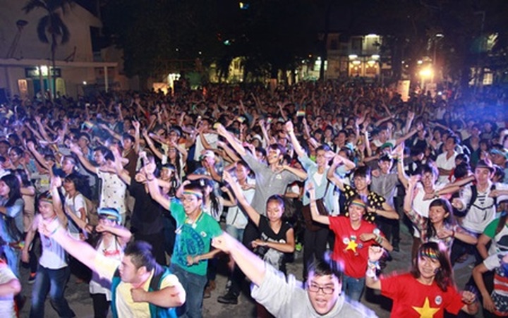 Same-sex marriage in Vietnam still long way off - 1