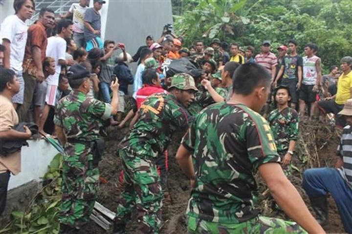 Six killed, 18 missing in Indonesian landslide - 1