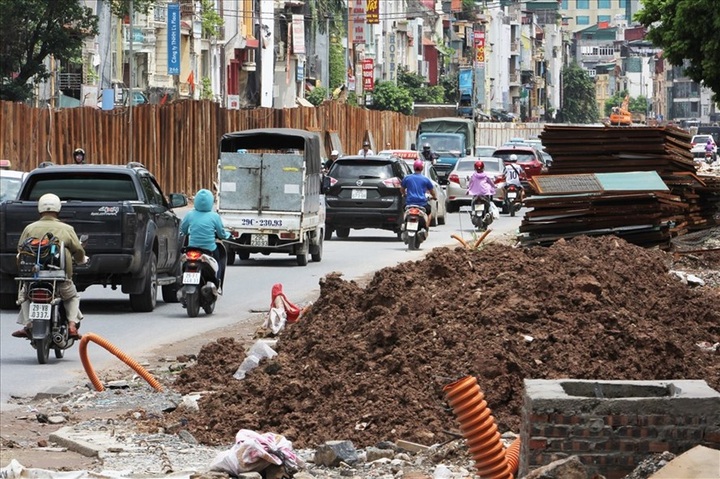 Contractors warned over delayed Hanoi An Duong overpass - 1
