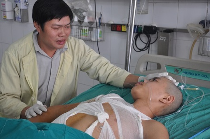 Father needs help for electrocuted son - 1 Father needs help for electrocuted son - 1