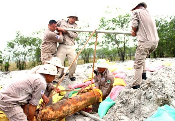Norway continues help with clearing bombs and mines in Quang Tri - 1