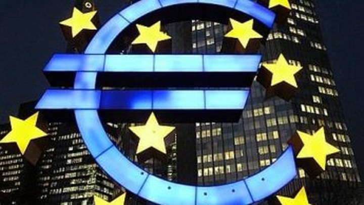 EU officials agree to historic cap on banker bonuses - 1