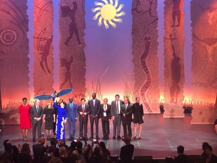 Vietnam wins awards for global tobacco control - 1