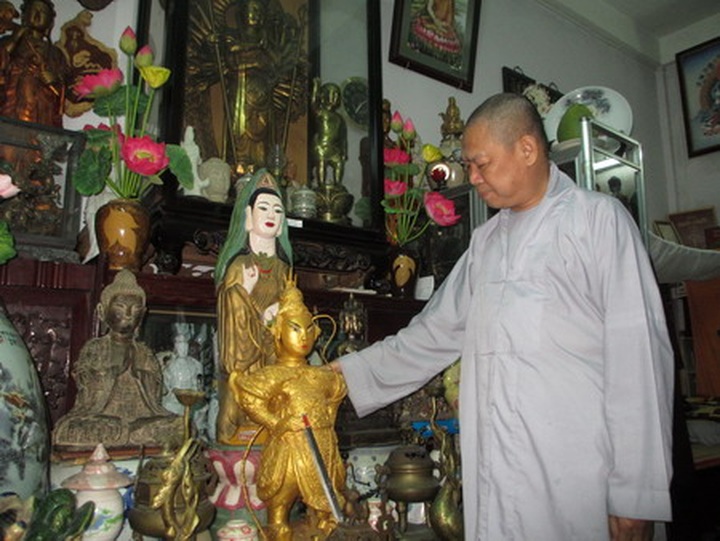 Monk destined to collect Buddha idols - 1