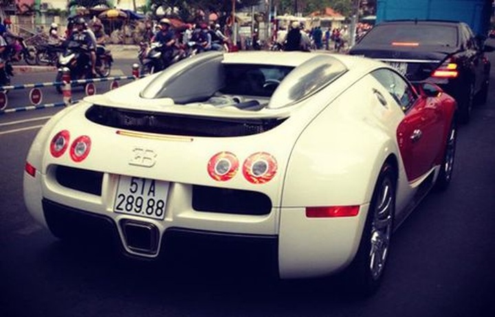 World's fastest car hits the road in HCM City - 1