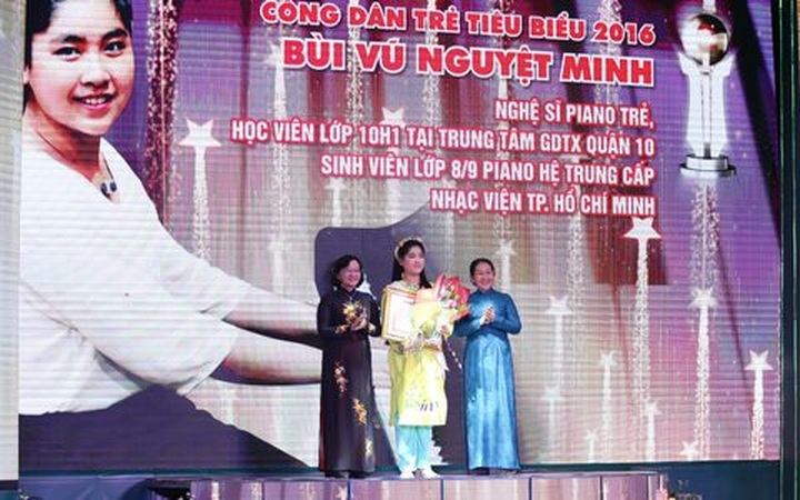 HCM City honours 10 outstanding young citizens of 2016 - 4