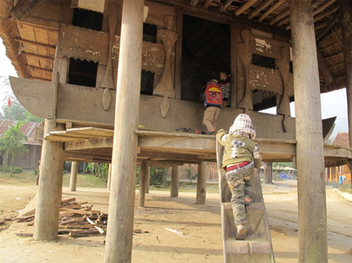 Communal house provides education for highland children - 2 Communal house provides education for highland children - 2