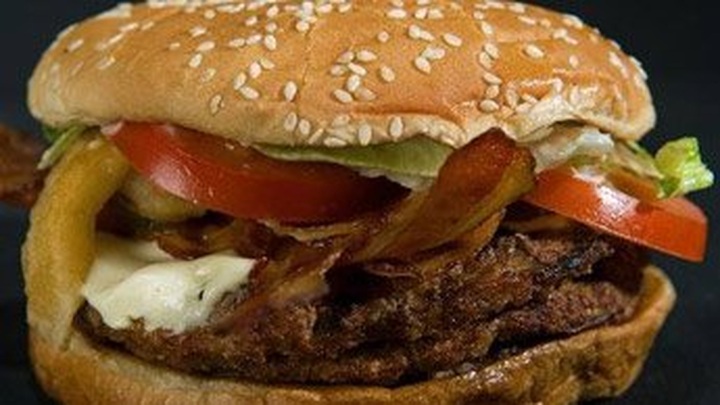UK scientists serve up world’s first in-vitro burger - 1